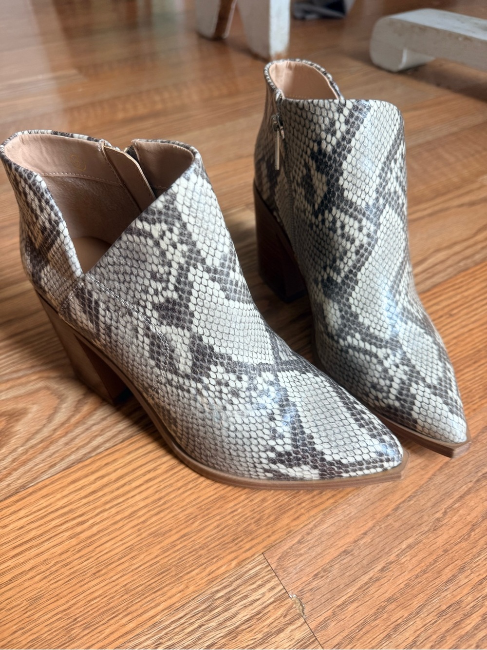 Snakeskin Pointed Ankle Booties in‎ Ivory/Gray